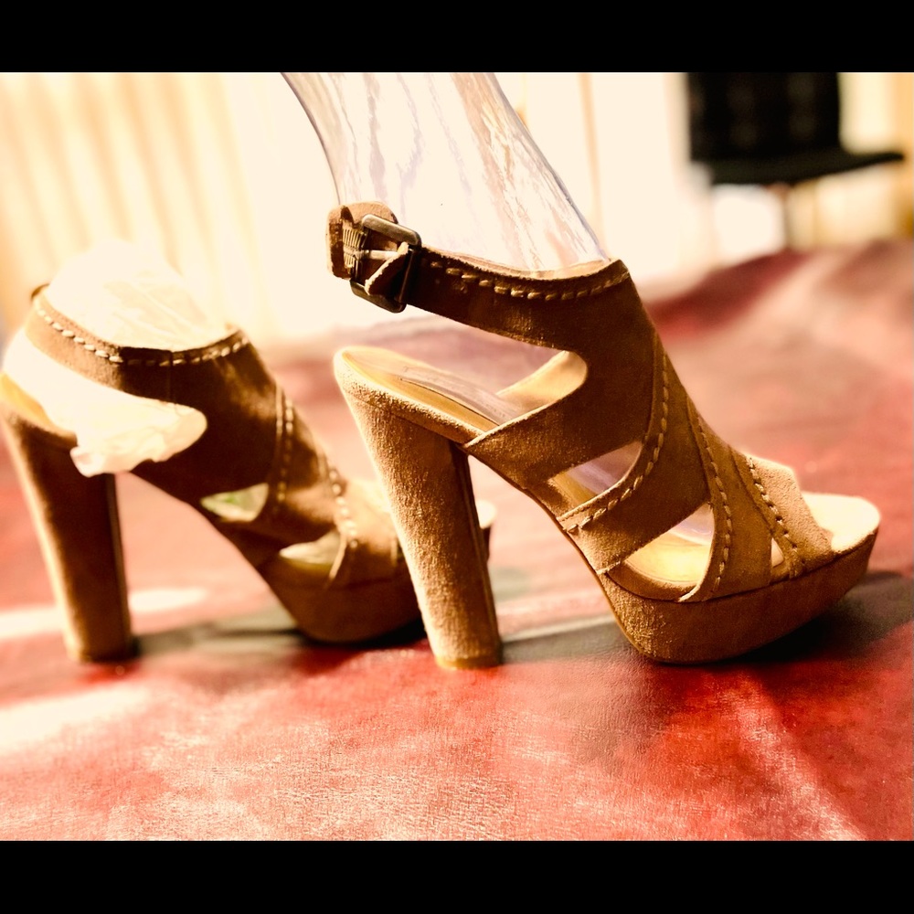 Steve Madden Platform Suede Sandals 8.5